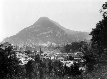 [Vue d'ensemble de la centrale depuis l'ouest]. © Région Bourgogne-Franche-Comté, Inventaire du patrimoine