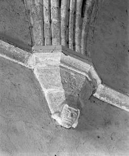Eglise abbatiale : 4ème culot nord du vaisseau central. © Région Bourgogne-Franche-Comté, Inventaire du patrimoine