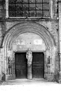 Eglise abbatiale : portail occidental. © Région Bourgogne-Franche-Comté, Inventaire du patrimoine
