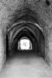 Passage sous le logis abbatial, vu de face. © Région Bourgogne-Franche-Comté, Inventaire du patrimoine