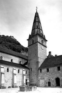 La tour-clocher de l'église abbatiale. © Région Bourgogne-Franche-Comté, Inventaire du patrimoine