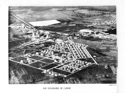 Vue aérienne de l'usine et des cités ouvrières depuis le sud-est. © Région Bourgogne-Franche-Comté, Inventaire du patrimoine Vue aérienne de l'usine et des cités ouvrières depuis le sud-est. © Région Bourgogne-Franche-Comté, Inventaire du patrimoine