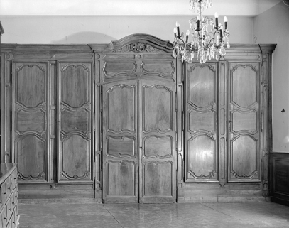 Placards et vantaux de la porte d'entrée. © Région Bourgogne-Franche-Comté, Inventaire du patrimoine