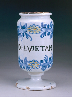 Vue d'un albarello. © Région Bourgogne-Franche-Comté, Inventaire du patrimoine