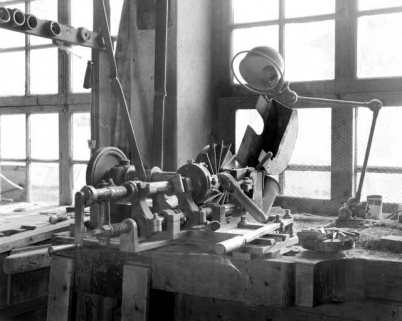 Atelier d'ébauchage : machine à fraiser. © Région Bourgogne-Franche-Comté, Inventaire du patrimoine