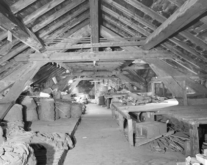 Intérieur d'un séchoir à ébauchons (bâtiment ouest). © Région Bourgogne-Franche-Comté, Inventaire du patrimoine