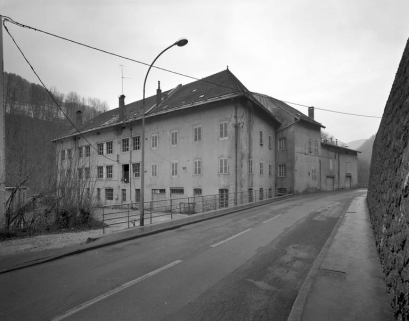 Façade antérieure de l'atelier de fabrication et du logement. © Région Bourgogne-Franche-Comté, Inventaire du patrimoine Façade antérieure de l'atelier de fabrication et du logement. © Région Bourgogne-Franche-Comté, Inventaire du patrimoine