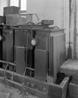 Atelier de fabrication (rez-de-chaussée) : détail de la chaîne d'électrolyse. © Région Bourgogne-Franche-Comté, Inventaire du patrimoine Atelier de fabrication (rez-de-chaussée) : détail de la chaîne d'électrolyse. © Région Bourgogne-Franche-Comté, Inventaire du patrimoine