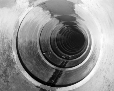 Tunnel de jonction du barrage avec la rive droite. © Région Bourgogne-Franche-Comté, Inventaire du patrimoine Tunnel de jonction du barrage avec la rive droite. © Région Bourgogne-Franche-Comté, Inventaire du patrimoine