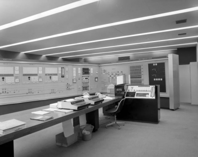 Vue d'ensemble de la salle de commande. © Région Bourgogne-Franche-Comté, Inventaire du patrimoine Vue d'ensemble de la salle de commande. © Région Bourgogne-Franche-Comté, Inventaire du patrimoine