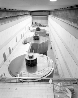 Vue d'ensemble de la salle des machines. © Région Bourgogne-Franche-Comté, Inventaire du patrimoine Vue d'ensemble de la salle des machines. © Région Bourgogne-Franche-Comté, Inventaire du patrimoine