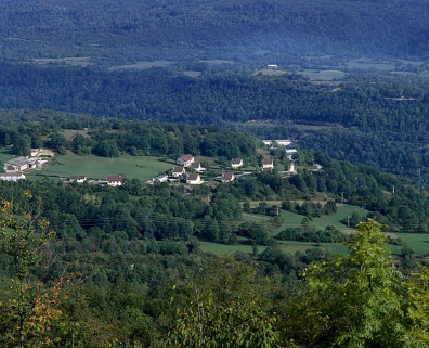 Vue d'ensemble, depuis l'ouest. © Région Bourgogne-Franche-Comté, Inventaire du patrimoine Vue d'ensemble, depuis l'ouest. © Région Bourgogne-Franche-Comté, Inventaire du patrimoine