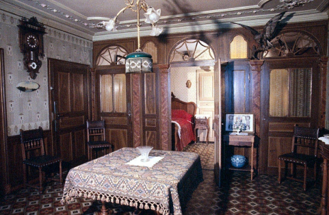 Salle de réception et alcôve. © Région Bourgogne-Franche-Comté, Inventaire du patrimoine Salle de réception et alcôve. © Région Bourgogne-Franche-Comté, Inventaire du patrimoine