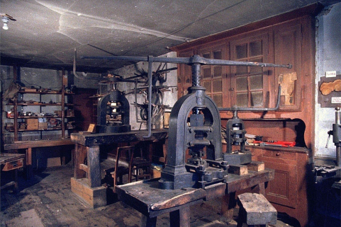 Presses à vis à balancier. © Région Bourgogne-Franche-Comté, Inventaire du patrimoine Presses à vis à balancier. © Région Bourgogne-Franche-Comté, Inventaire du patrimoine