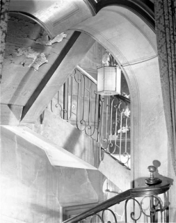 Logement patronal : cage d'escalier. © Région Bourgogne-Franche-Comté, Inventaire du patrimoine Logement patronal : cage d'escalier. © Région Bourgogne-Franche-Comté, Inventaire du patrimoine