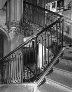 Logement patronal : cage d'escalier depuis le premier repos. © Région Bourgogne-Franche-Comté, Inventaire du patrimoine Logement patronal : cage d'escalier depuis le premier repos. © Région Bourgogne-Franche-Comté, Inventaire du patrimoine