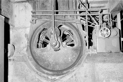 Système d'entrainement du châssis de scie vertical. © Région Bourgogne-Franche-Comté, Inventaire du patrimoine