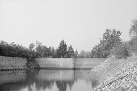 Barrage et bassin de retenue. © Région Bourgogne-Franche-Comté, Inventaire du patrimoine