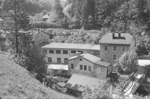 Façade postérieure des bâtiments, de trois quarts droite. © Région Bourgogne-Franche-Comté, Inventaire du patrimoine Façade postérieure des bâtiments, de trois quarts droite. © Région Bourgogne-Franche-Comté, Inventaire du patrimoine