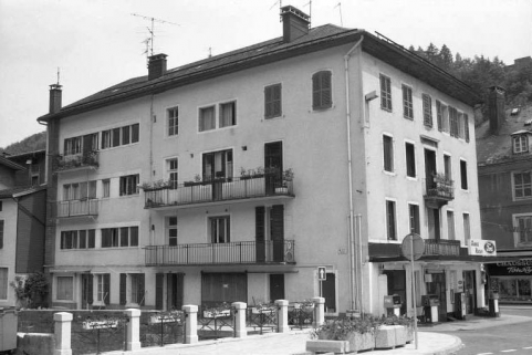 Façades antérieure et latérale gauche. © Région Bourgogne-Franche-Comté, Inventaire du patrimoine Façades antérieure et latérale gauche. © Région Bourgogne-Franche-Comté, Inventaire du patrimoine