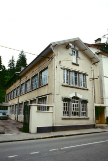 Rue de la République : atelier Marius Morel, de trois quarts gauche. © Région Bourgogne-Franche-Comté, Inventaire du patrimoine Rue de la République : atelier Marius Morel, de trois quarts gauche. © Région Bourgogne-Franche-Comté, Inventaire du patrimoine