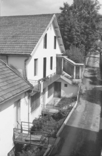 Façade antérieure, de trois quarts gauche. © Région Bourgogne-Franche-Comté, Inventaire du patrimoine Façade antérieure, de trois quarts gauche. © Région Bourgogne-Franche-Comté, Inventaire du patrimoine
