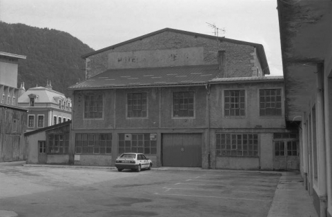 Atelier de fabrication désaffecté (adossé à l'Hôtel du Commerce). © Région Bourgogne-Franche-Comté, Inventaire du patrimoine Atelier de fabrication désaffecté (adossé à l'Hôtel du Commerce). © Région Bourgogne-Franche-Comté, Inventaire du patrimoine
