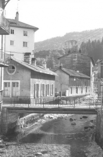 Atelier de fabrication et remise à l'entrée de la cour : façades sur la Bienne. © Région Bourgogne-Franche-Comté, Inventaire du patrimoine