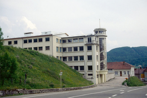 Façade latérale de l'aile nord et cage d'escalier demi-hors-oeuvre. © Région Bourgogne-Franche-Comté, Inventaire du patrimoine Façade latérale de l'aile nord et cage d'escalier demi-hors-oeuvre. © Région Bourgogne-Franche-Comté, Inventaire du patrimoine