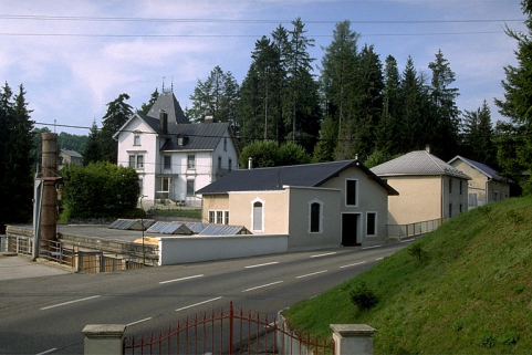 Façades sur rue de trois quarts gauche. © Région Bourgogne-Franche-Comté, Inventaire du patrimoine