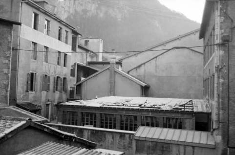 Atelier dans la cour. © Région Bourgogne-Franche-Comté, Inventaire du patrimoine