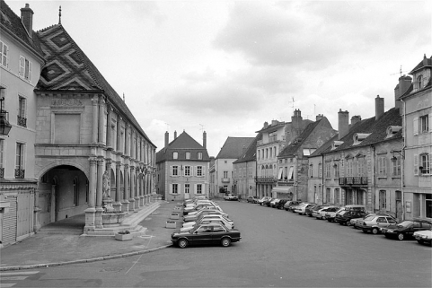 Place de Gaulle : vue d'ensemble. © Région Bourgogne-Franche-Comté, Inventaire du patrimoine