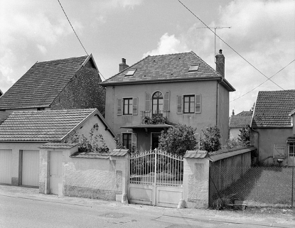 Vue d'ensemble depuis la rue. © Région Bourgogne-Franche-Comté, Inventaire du patrimoine