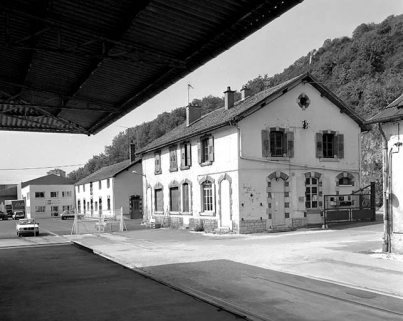 Usine B : entrepôt de matériel et logements, de trois quarts droit. © Région Bourgogne-Franche-Comté, Inventaire du patrimoine