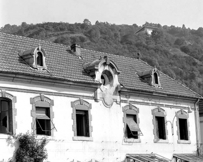 Oeil de boeuf des bureaux (extrémité orientale). L'oeil de boeuf contenait autrefois une horloge. © Région Bourgogne-Franche-Comté, Inventaire du patrimoine