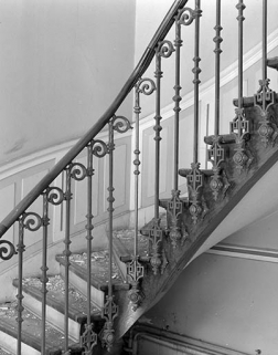 Escalier des bureaux : détail de la rampe. © Région Bourgogne-Franche-Comté, Inventaire du patrimoine