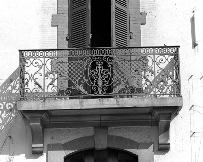 Grille d'un balcon des bureaux (extrémité occidentale). © Région Bourgogne-Franche-Comté, Inventaire du patrimoine