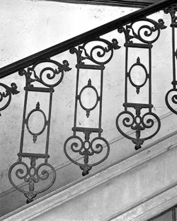 Escalier des bureaux : détail de la rampe. © Région Bourgogne-Franche-Comté, Inventaire du patrimoine
