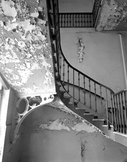 Escalier de la cantine : rampe et console. © Région Bourgogne-Franche-Comté, Inventaire du patrimoine