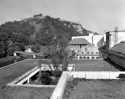 Terrasse et jardin suspendu de la cantine (T2). © Région Bourgogne-Franche-Comté, Inventaire du patrimoine