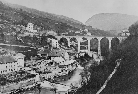 [Vue d'ensemble de l'usine et du Pont de pierre depuis le sud-est]. © Région Bourgogne-Franche-Comté, Inventaire du patrimoine