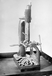 Industrie de la pipe : machine à marquer. © Région Bourgogne-Franche-Comté, Inventaire du patrimoine