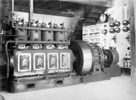 Generating set & Switchboard [Ensemble générateur et tableau de contrôle en 1910]. © Région Bourgogne-Franche-Comté, Inventaire du patrimoine