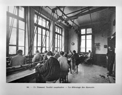 Le Diamant, Société coopérative - Le débrutage des diamants, début des années 1920. © Région Bourgogne-Franche-Comté, Inventaire du patrimoine