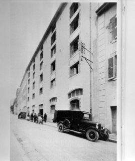 Verguet drying shed and " modern transport " [séchoir à ébauchons dans les années 1920]. © Région Bourgogne-Franche-Comté, Inventaire du patrimoine