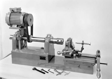 Industrie de la pipe : machine à floquer. © Région Bourgogne-Franche-Comté, Inventaire du patrimoine Industrie de la pipe : machine à floquer. © Région Bourgogne-Franche-Comté, Inventaire du patrimoine