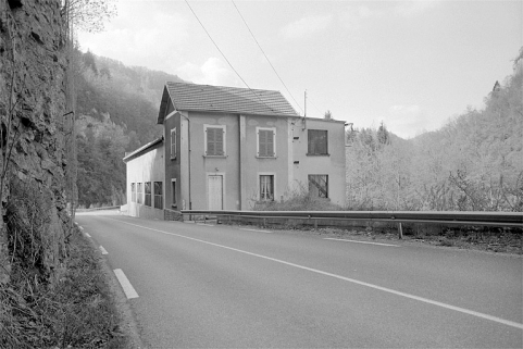 Façades postérieure et latérale droite de la centrale. © Région Bourgogne-Franche-Comté, Inventaire du patrimoine