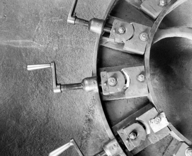 Détail de la machine à cintrer les tuyaux en corne. © Région Bourgogne-Franche-Comté, Inventaire du patrimoine