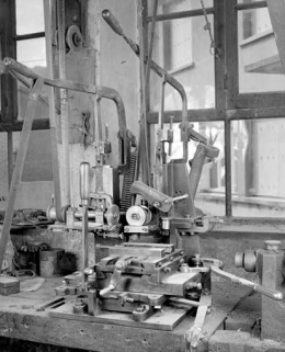 Vue d'ensemble dans l'atelier d'ébauchage en 1992. © Région Bourgogne-Franche-Comté, Inventaire du patrimoine