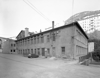 Diamanterie Dalloz (actuelle usine Tacchini) : façades antérieure et latérale droite. © Région Bourgogne-Franche-Comté, Inventaire du patrimoine Diamanterie Dalloz (actuelle usine Tacchini) : façades antérieure et latérale droite. © Région Bourgogne-Franche-Comté, Inventaire du patrimoine
